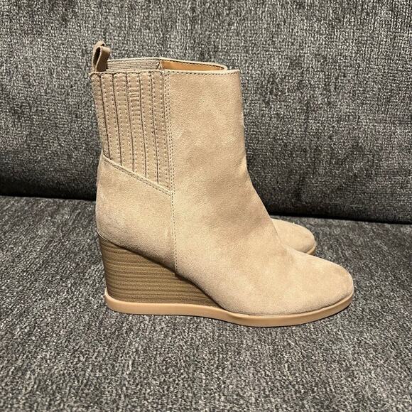Universal Thread Cypress Winter Wedge Boots Womens 7.5 Taupe Faux Suede Side Zip - Picture 2 of 10